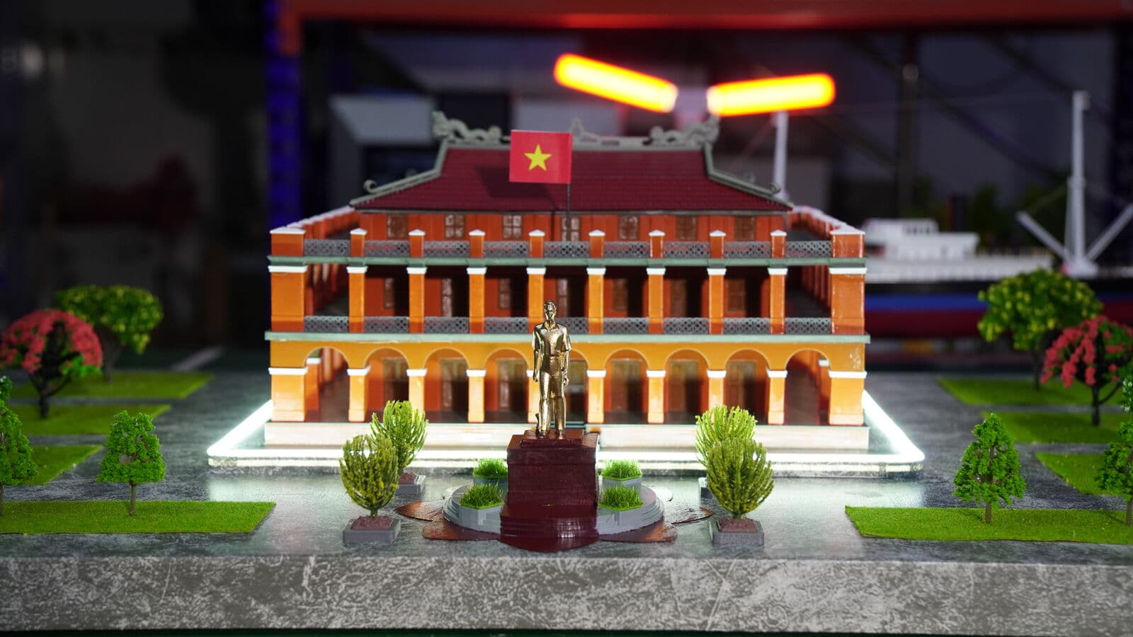 Mô hình trưng bày Bến Nhà Rồng
