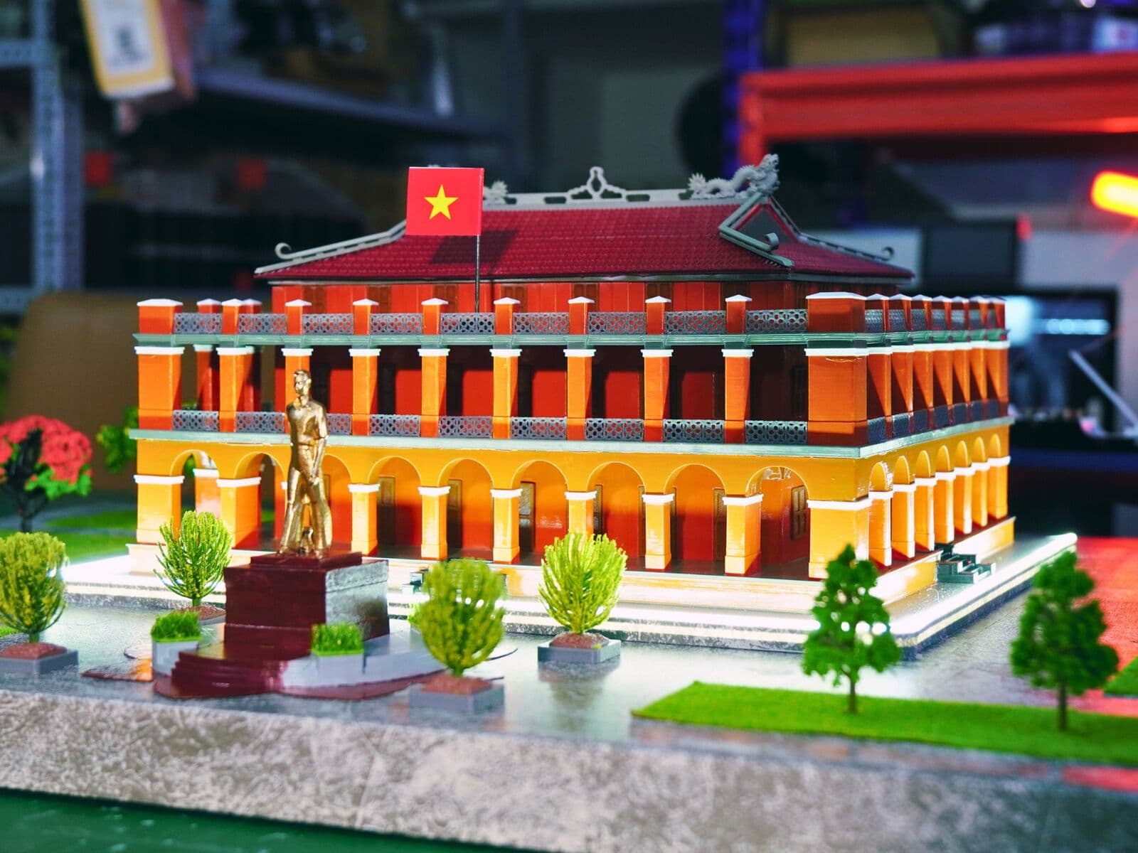 Mô hình trưng bày Bến Nhà Rồng 1